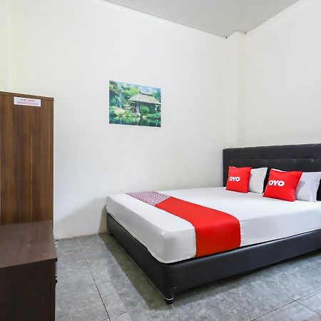 Oyo 3830 Dfarys Gh Syariah Hotel Balikpapan  Exterior photo