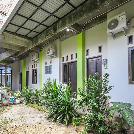 Oyo 3830 Dfarys Gh Syariah Hotel Balikpapan  Exterior photo